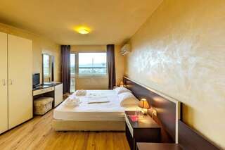 Курортные отели Hotel Bali and Spa Благоевград Двухместный номер с 1 кроватью и балконом-1